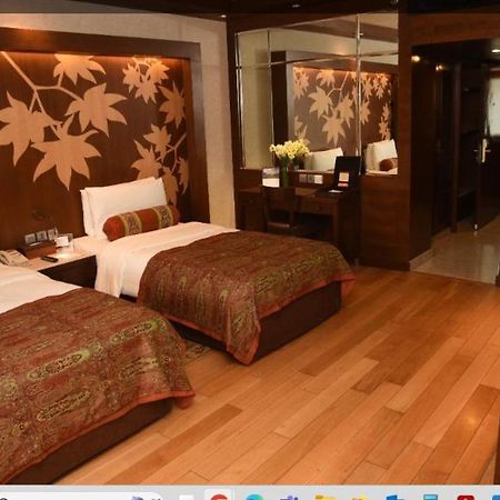 The Lalit Grand Palace Srinagar Buitenkant foto
