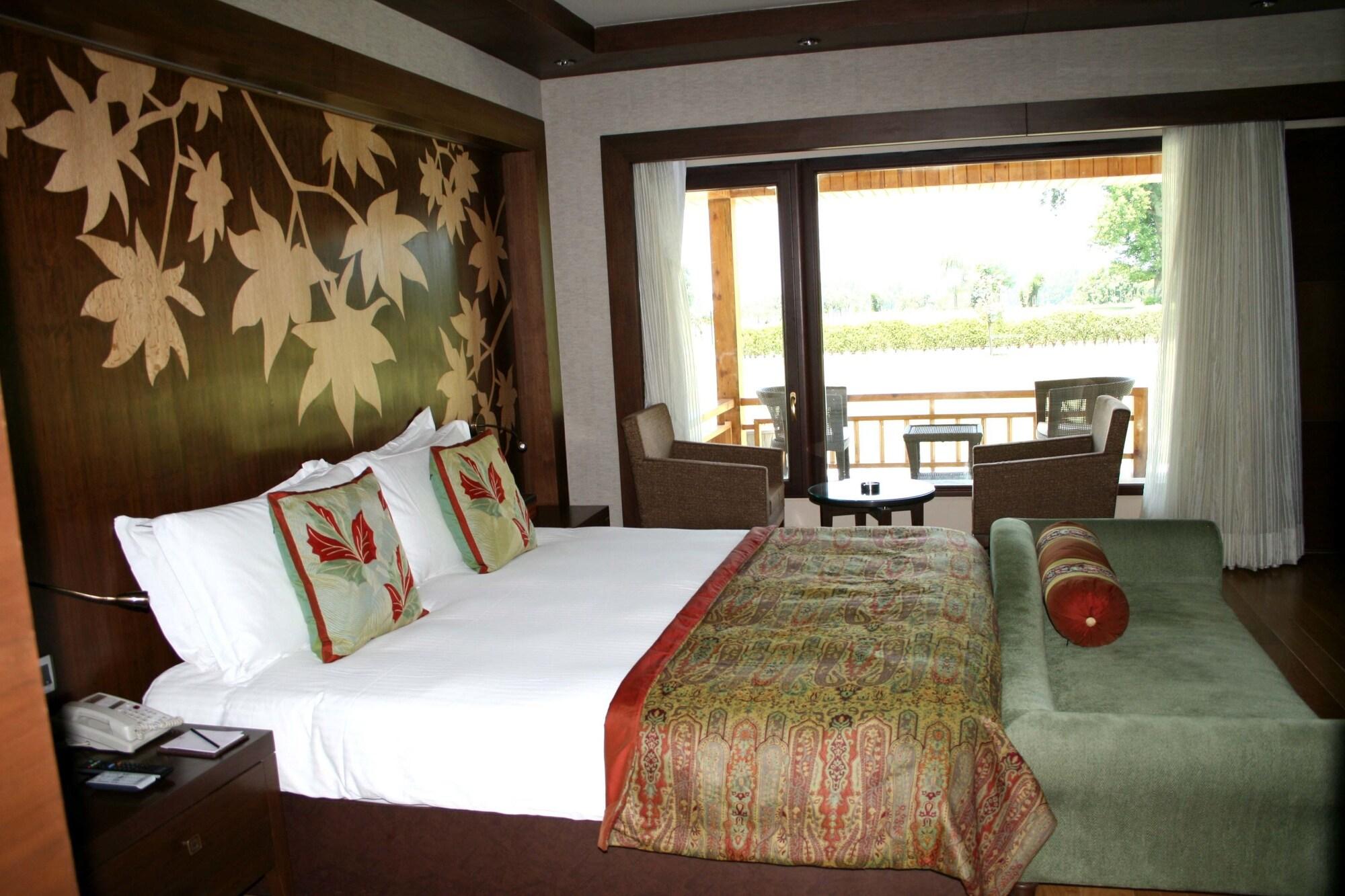 The Lalit Grand Palace Srinagar Buitenkant foto