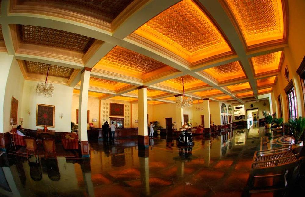 The Lalit Grand Palace Srinagar Buitenkant foto