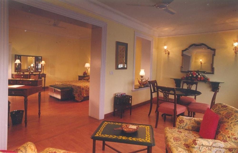 The Lalit Grand Palace Srinagar Buitenkant foto