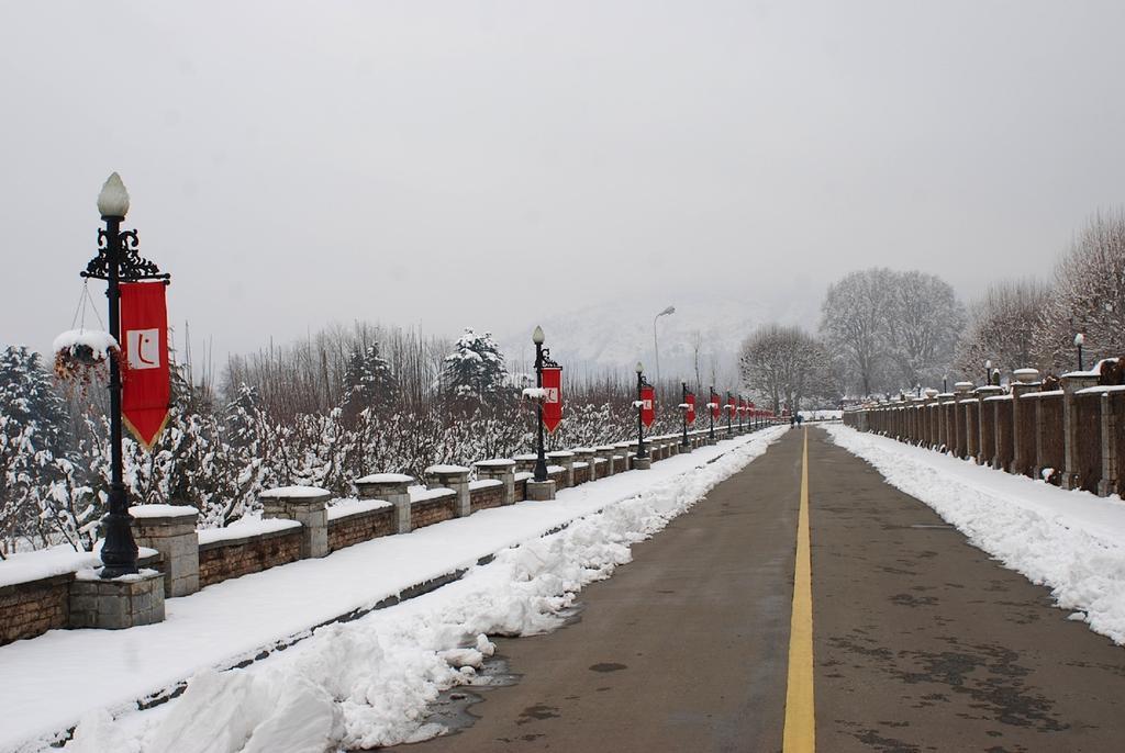 The Lalit Grand Palace Srinagar Buitenkant foto